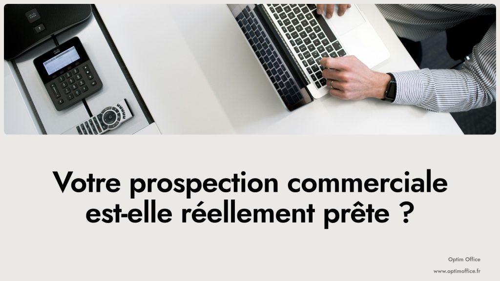Dirigeant d’entreprise ou responsable associatif organisant sa démarche de prospection commerciale à l’aide d’un fichier de contacts, d’un ciblage structuré et d’un plan d’actions.