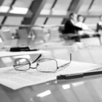 Réunion du conseil d’administration d’une association loi 1901 illustrant la qualité des services d'accompagnement administratif et digital d'Optim Office pour les associations